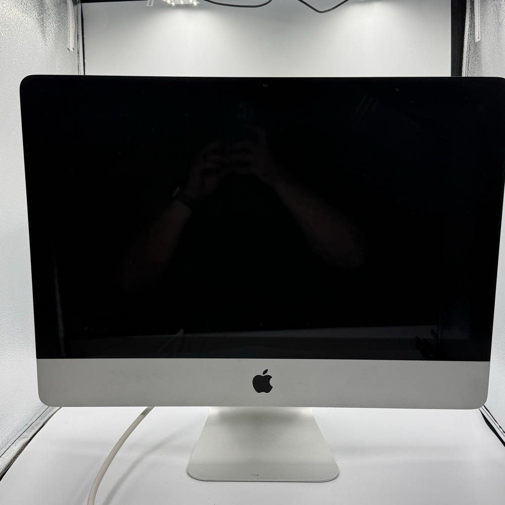 Apple iMac 21.5" Late 2009‎ A1311 For Parts Or Repair Powers On
